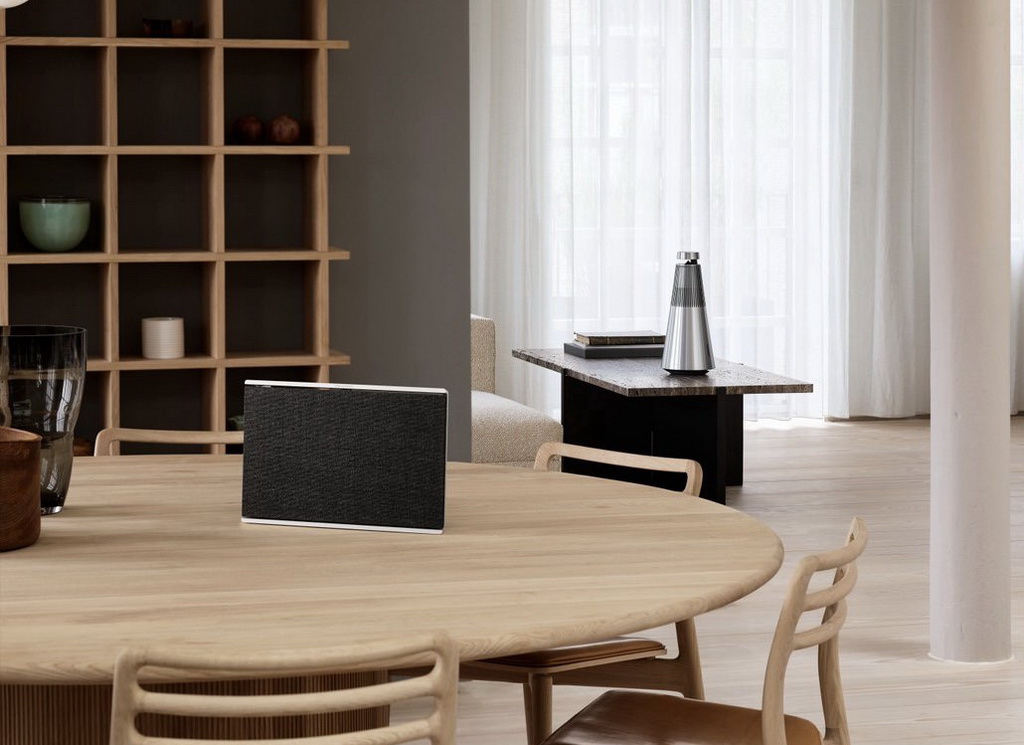 Bang Olufsen Beosound Level 1 13.jpg