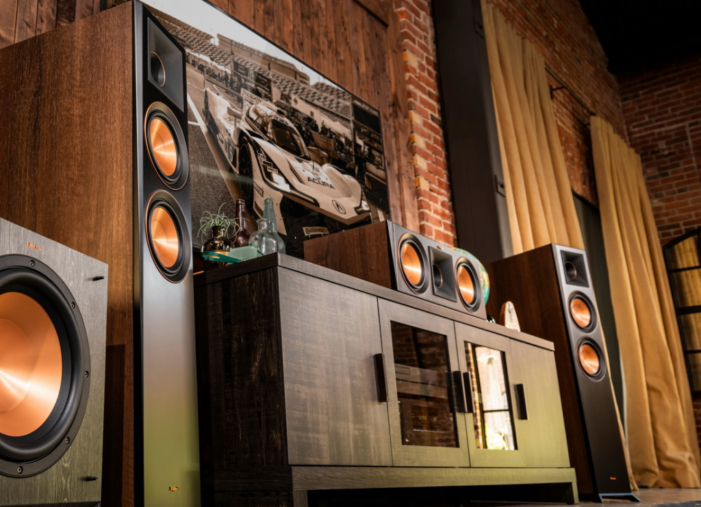 Klipsch_Reference_Premeire_Lifestyle_128.jpg