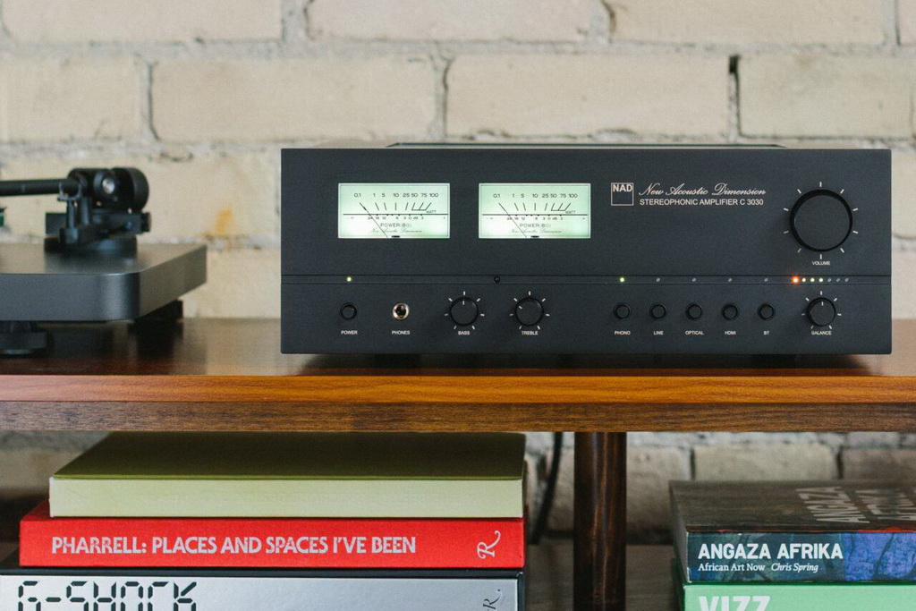 NAD-C-3030-updated-VU-Front-with-turntable-on-credenza-scaled.jpg