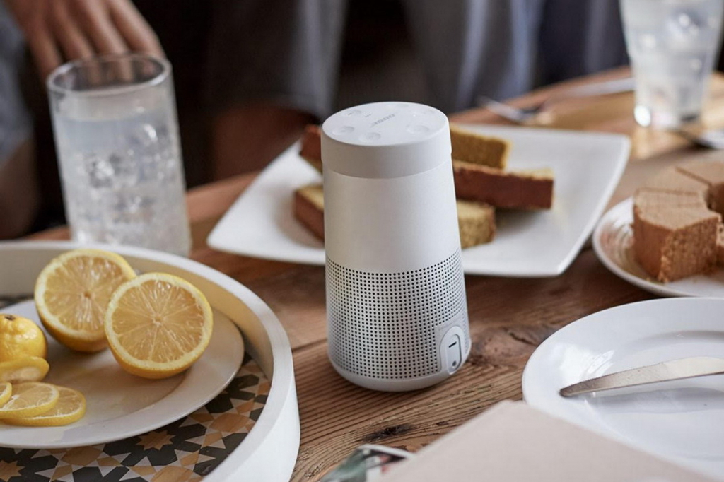 Bose SoundLink Revolve lifestyle 4.jpg