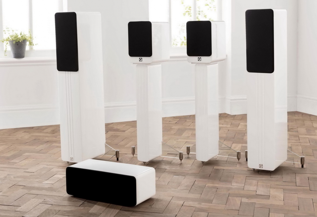 qacoustics_concept_5.0_plus_package_gloss_white_grilleson_withstands_lifestyle.jpg