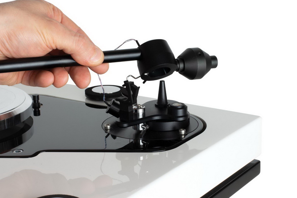 RS_SARA_Tonearm_Lifted.jpg