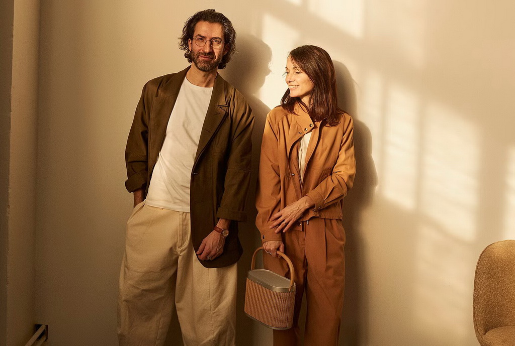 bang-olufsen-beosound-a5-portable-speaker-20 (1).jpg