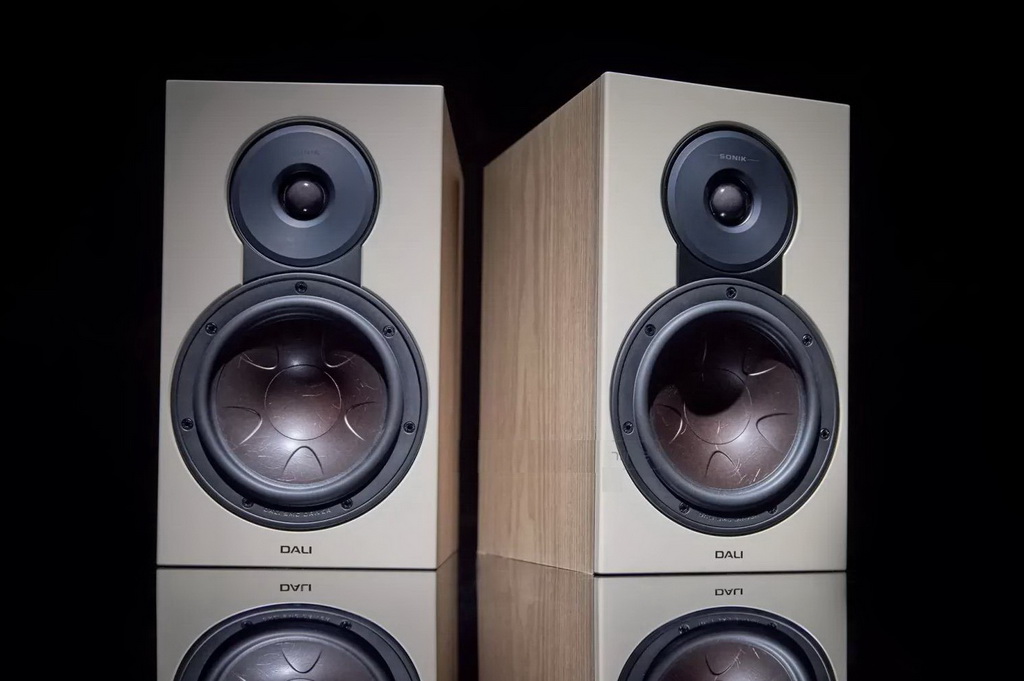 DALI-SONIK-3-hangfal_big.jpg