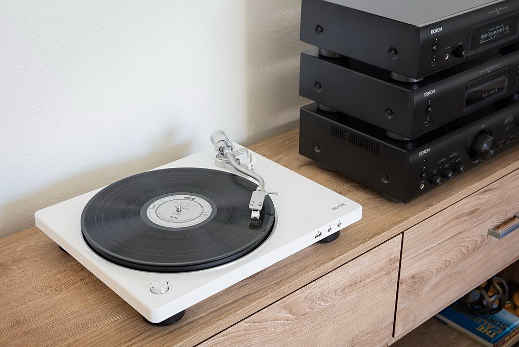 Denon_DP_450_turntable.jpg