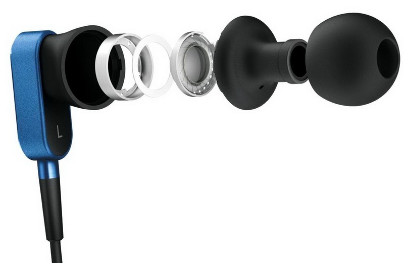 В наушниках KEF.jpg