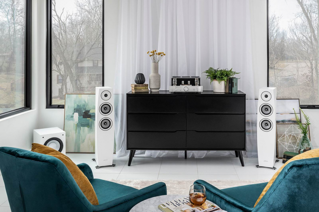 Jamo_Concert9_II_living-room.jpg
