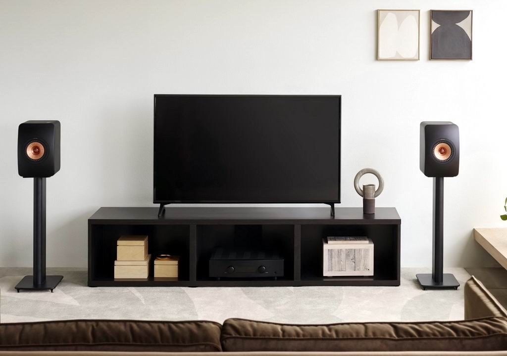 20-KEF-LS50Meta-CarbonBlack-S2-KF92-LivingRoom-scaled.jpg