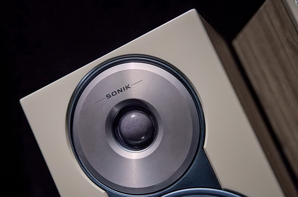 dali sonik 3 walnut 7.jpg dali sonik 3 walnut 7.jpg