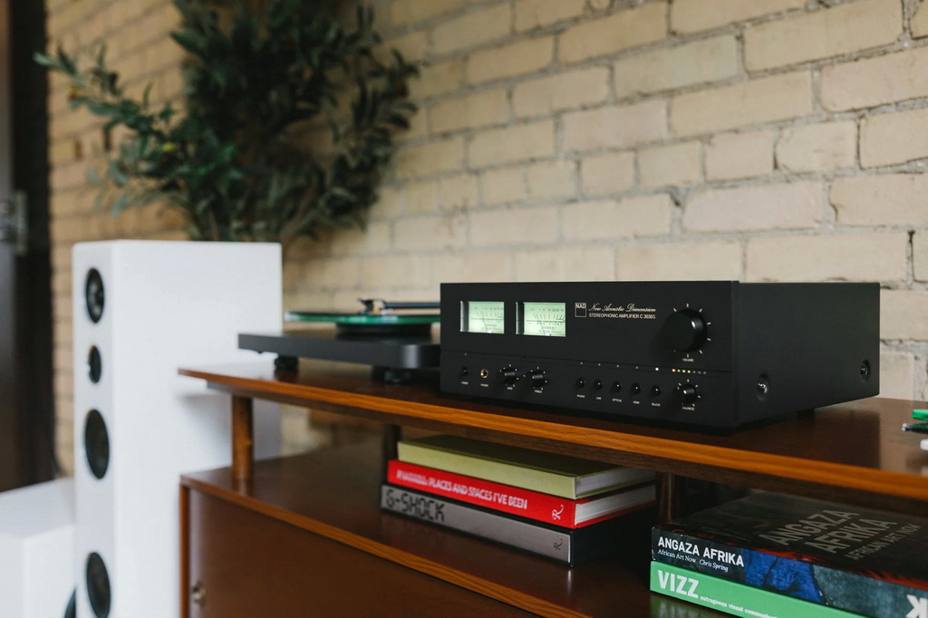 NAD_C_3030S_Lifestyle_-_updated-VU---Right-Closeup-with-turntable-on-credenza.jpg