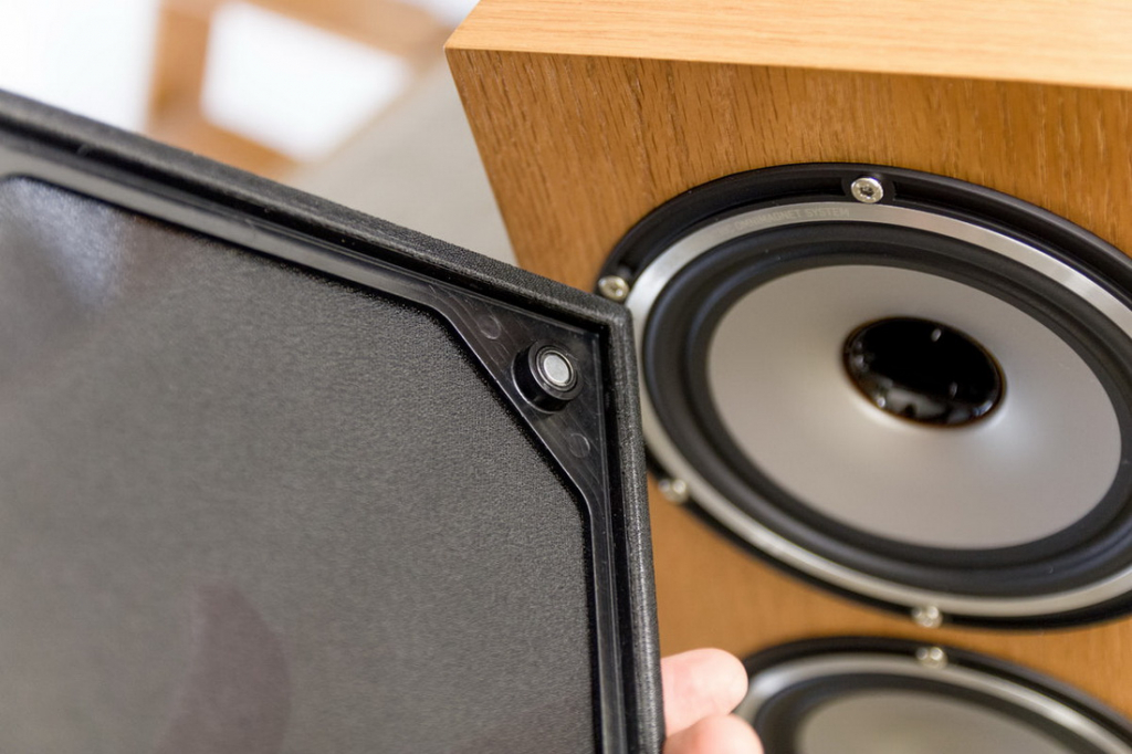 Tannoy-Revolution-XT6F-Chene_L2_1200.jpg