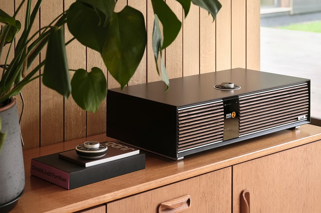 Ruark-R410-Integrated-Music-System-Satin-Charcoal-with-Walnut-Grille-Featured-01.jpg