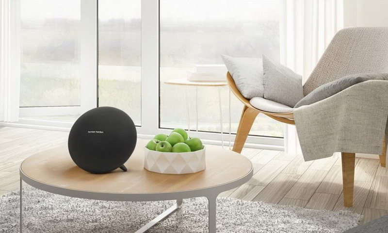 Harman-Kardon-HKONYXSTUDIO3BLKG1-Onyx-Studio-3-Portable-Speaker-Lifestyle-1-high.jpg