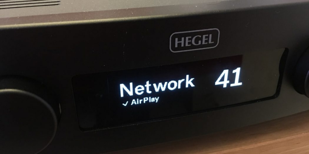 2020-01-hegel-h120-black-front-angle-ratio-3-2-1050x525.jpg