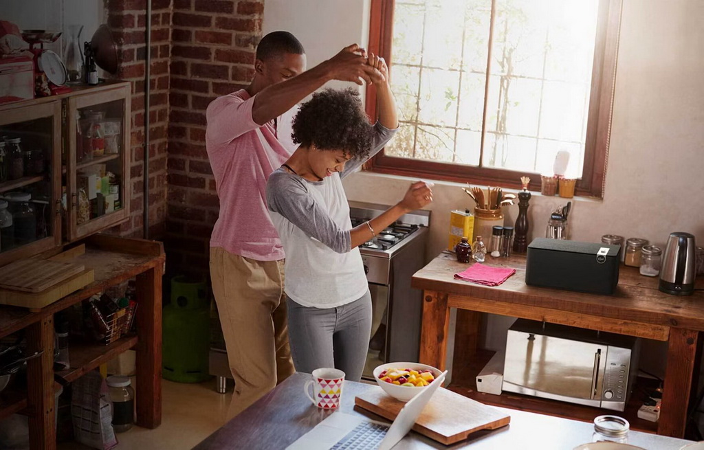 Klipsch-The-Three-Plus-with-couple-dancing-in-kitchen.jpg