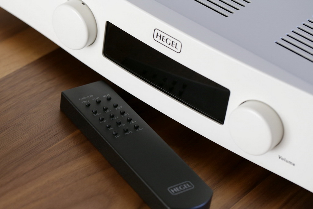 201912_hegel_remote.jpg