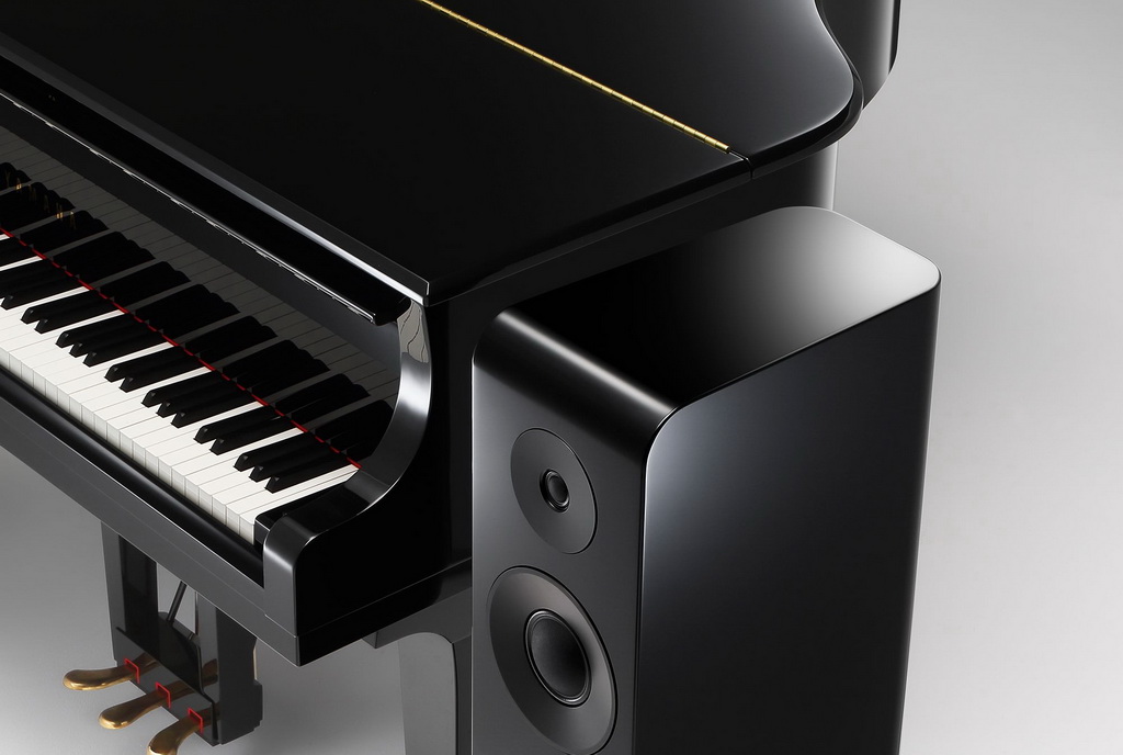 NS2000A_withpiano2_1fa7b9a37a604bb4a86a4fdcd32d6560.jpg