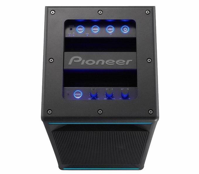 Pioneer Club5 bl 3qq.jpg