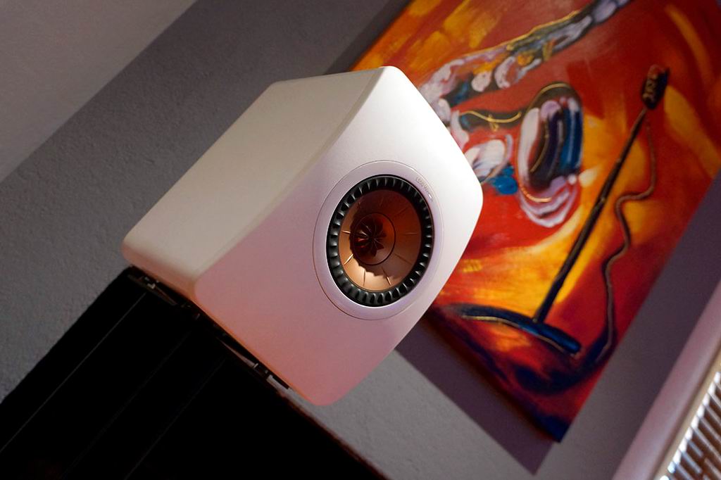 KEF LS50 WIRELESS LIFESTYLE 3.jpg