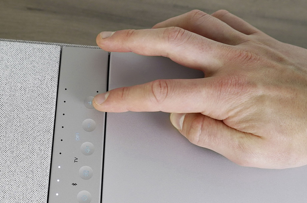 KEF_XIO-Soundbar_Knoepfe.jpg