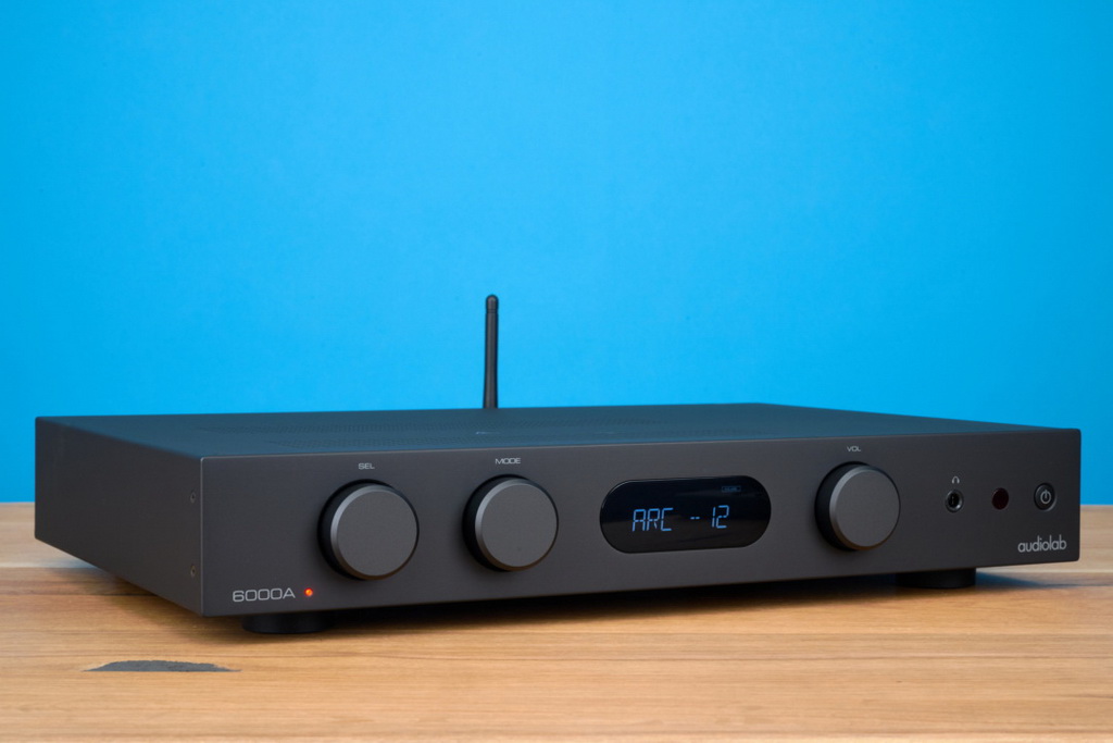 audiolab-6000a-mk2-vorderseite-perspektive-links-1080x720.jpg