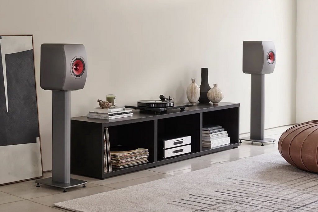 KEF LS50 Wireless II & S2 Stand Titanium Grey 3.jpg