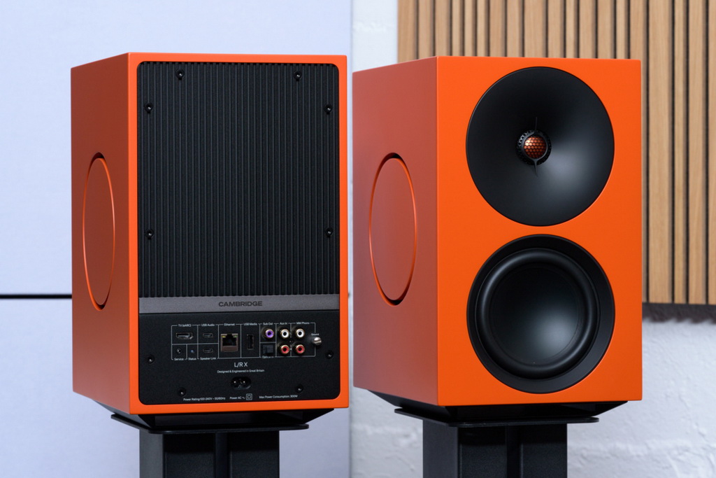 cambridge-audio-lr-x-paar-rueck-vorderseite-1080x720.jpg