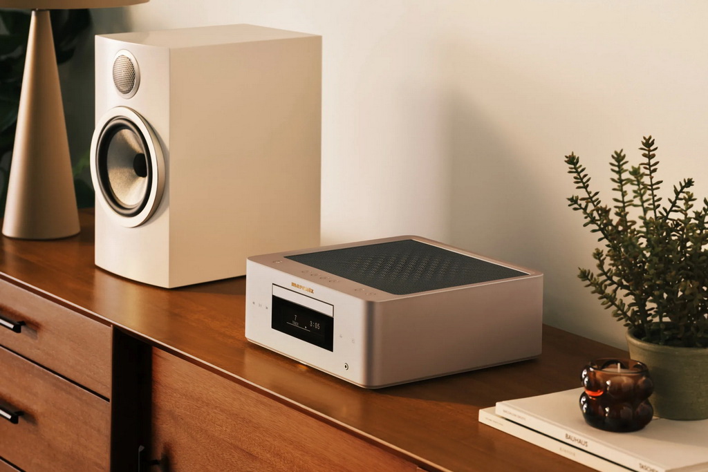 Low-Marantz_-_MCR_60n_Champagne_Gold_-_Lifestyle_5-scaled.jpg