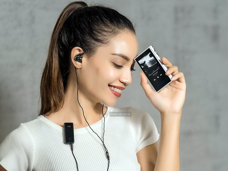 FiiO M9 lifestyle 1.jpg