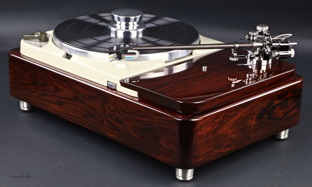 Thorens TD124.jpg
