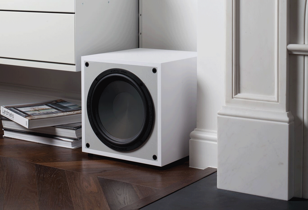 monitor-audio-monitor-mrw10-white-actionr.png