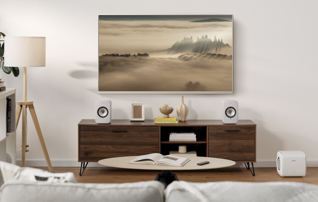 kef-lsx-wireless-powered-bookshelf-speakers-cotton-white-hero-angled-stereophonic.jpg