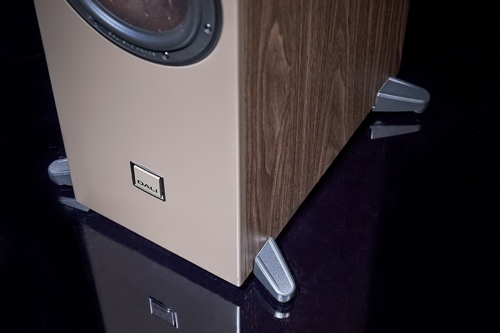 dali sonik 9 walnut 8.jpg