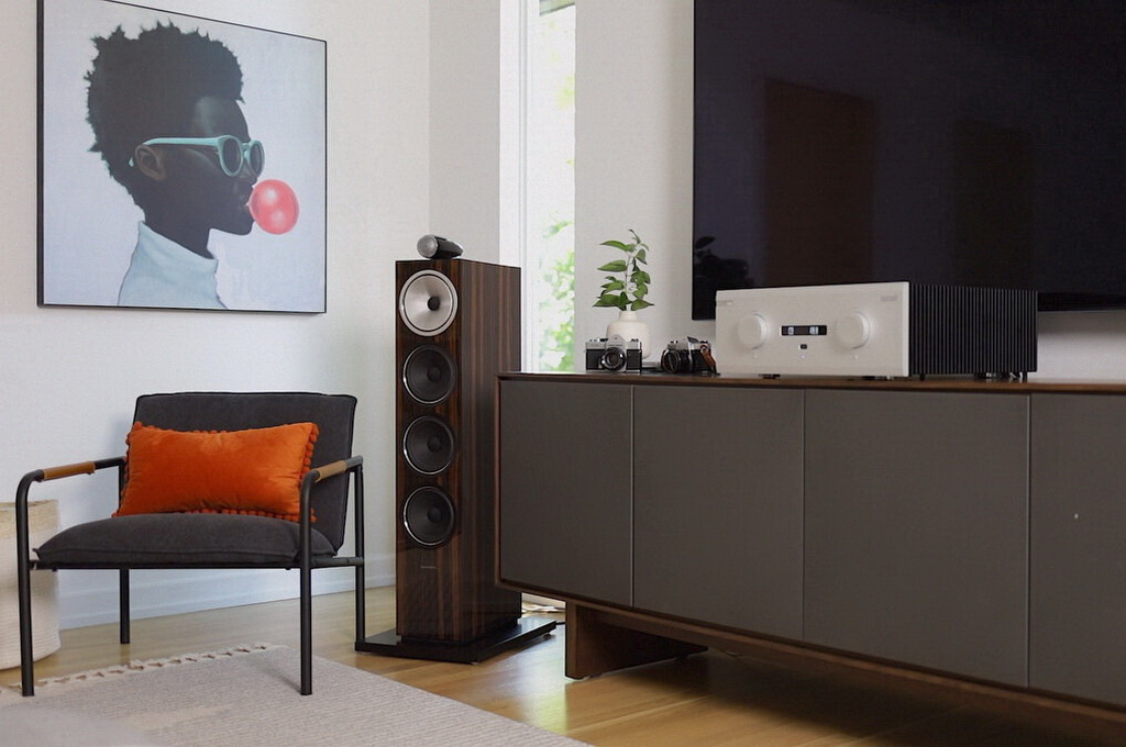 702-signature-tower-speakers-amplifier.jpg