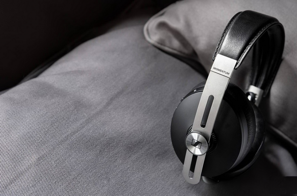 Sennheiser-Momentum-Wireless-3-5_headhones-angled.jpg
