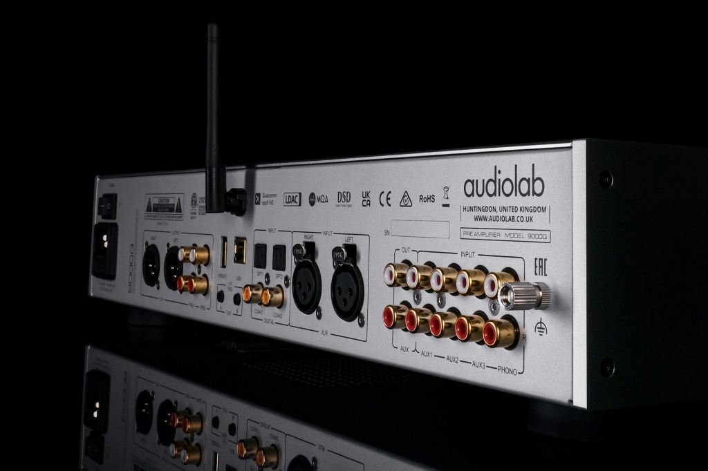 audiolab_9000q_rear_bk.jpg