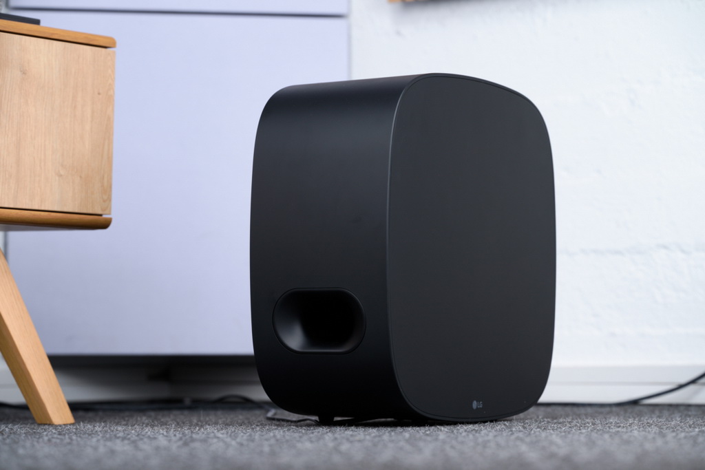 lg-sound-suite-subwoofer-seitenansicht-1080x720.jpg