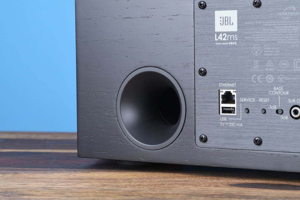 jbl-l42ms-detail-bassreflex-2.jpg