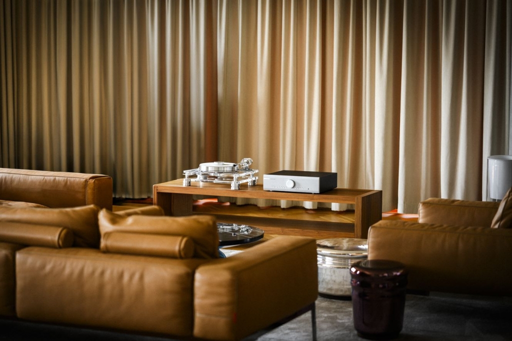 dz0xMzMwJmg9ODg3_src_85228-Musical-Fidelity-M5xi-fot1a.jpg