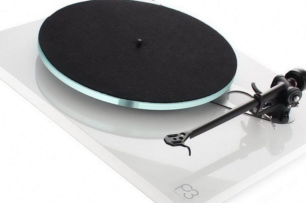 rega-planar-3-turntable-white-rega_1767x1174.jpg
