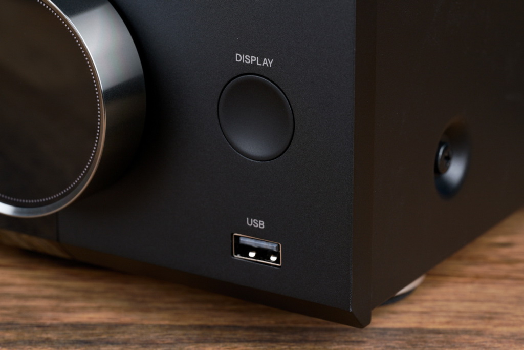 onkyo-y-50-bedienfeld-display-usb-1-1080x720.jpg