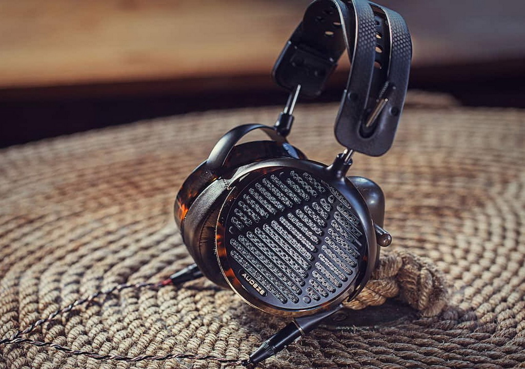 Audeze LCD-5 23.jpg