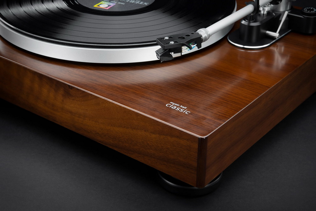Music_Hall_Classic_Turntable_Walnut_Detail_1.jpg