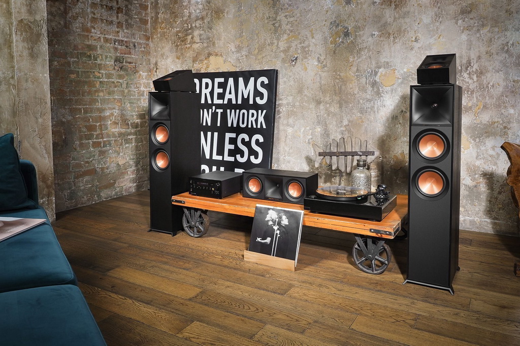 Reference R-600F 3.jpg