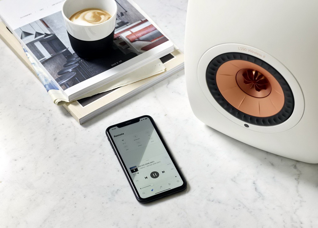 kef_lifestyle_ls50wirelessii_mineralwhite_smartphone__large_full.jpg