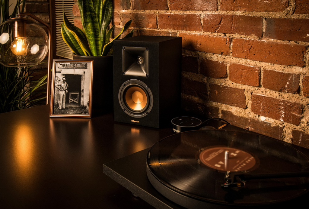 klipsch r-14pm lifestyle 1.jpg