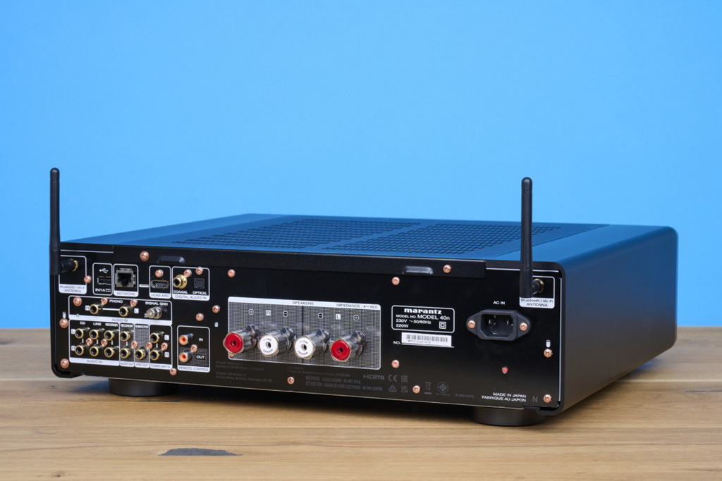 marantz-model-40n-rueckseite-schraeg-antennen-1080x720.jpg