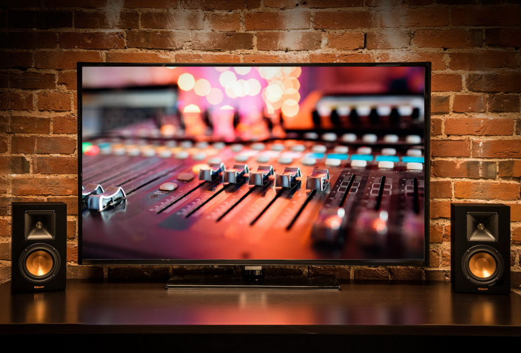 klipsch r-14pm lifestyle 2.jpg