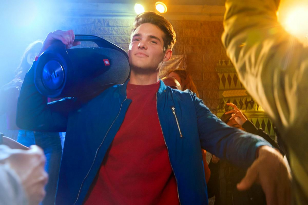 JBL BoomBox lifestyle 5.jpg