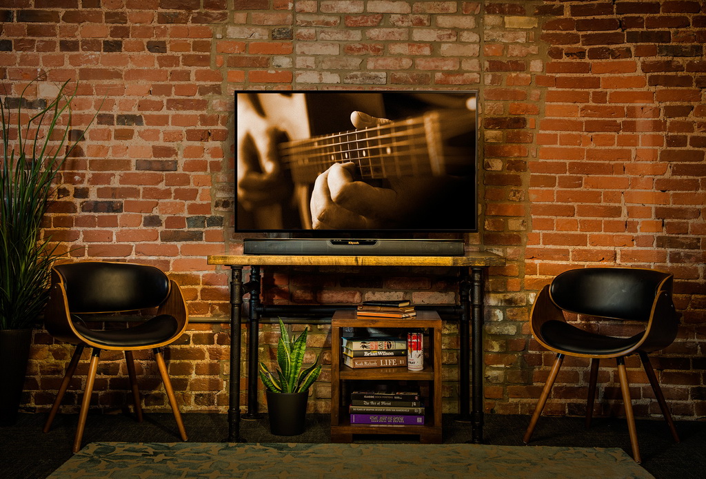 Klipsch RSB-3 lifestyle 5.jpg